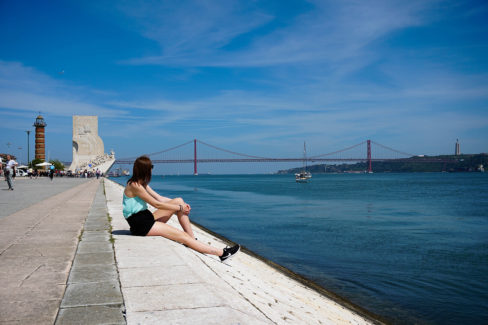 Zu sehe ist die Hängebrücke Ponte 25 de Abril in Portugal