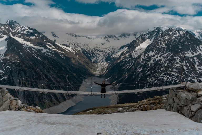 Blick auf die Kebema Hängebrücke
