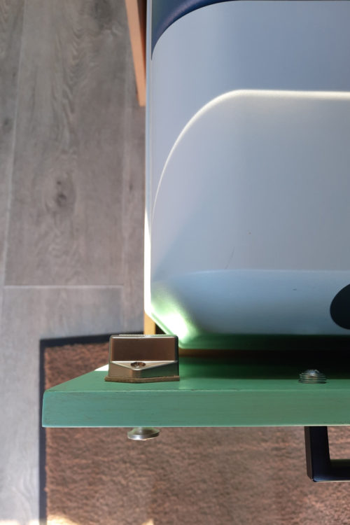 zu sehen sind die Schubladen Sicherungen für unsere VW T6 Camper Küche