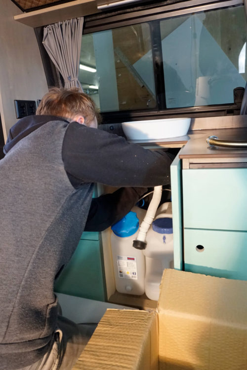 zu sehen ist unsere Wasserinstallation im VW T5 T6 Camper