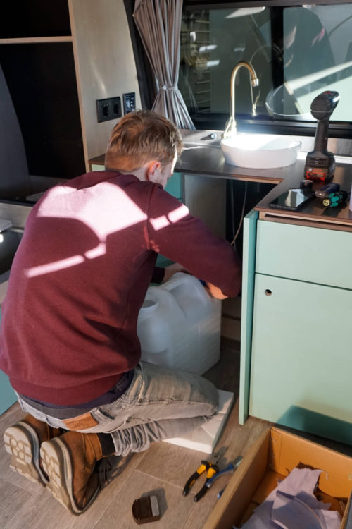zu sehen ist unsere Wasserinstallation im VW T5 T6 Camper