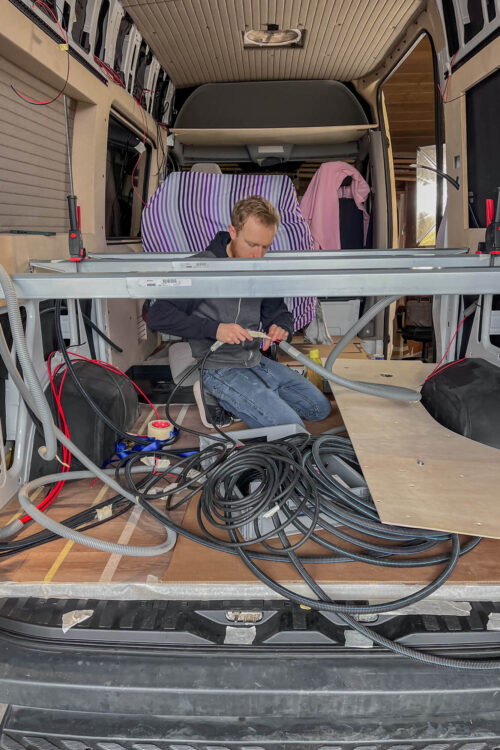 Hier seht ihr unser unsere Vorabreiten für die Elektrik.